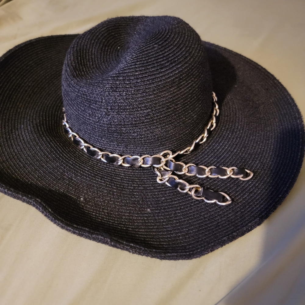 Floppy hat
